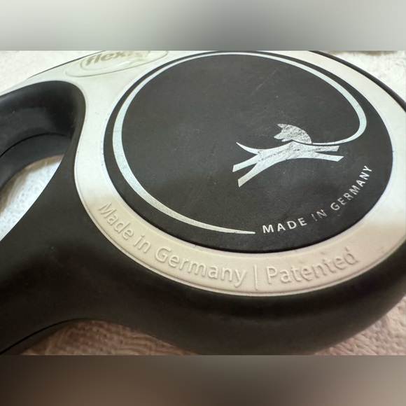 Flexi Retractable Dog Leash XS - Picture 3 of 7
